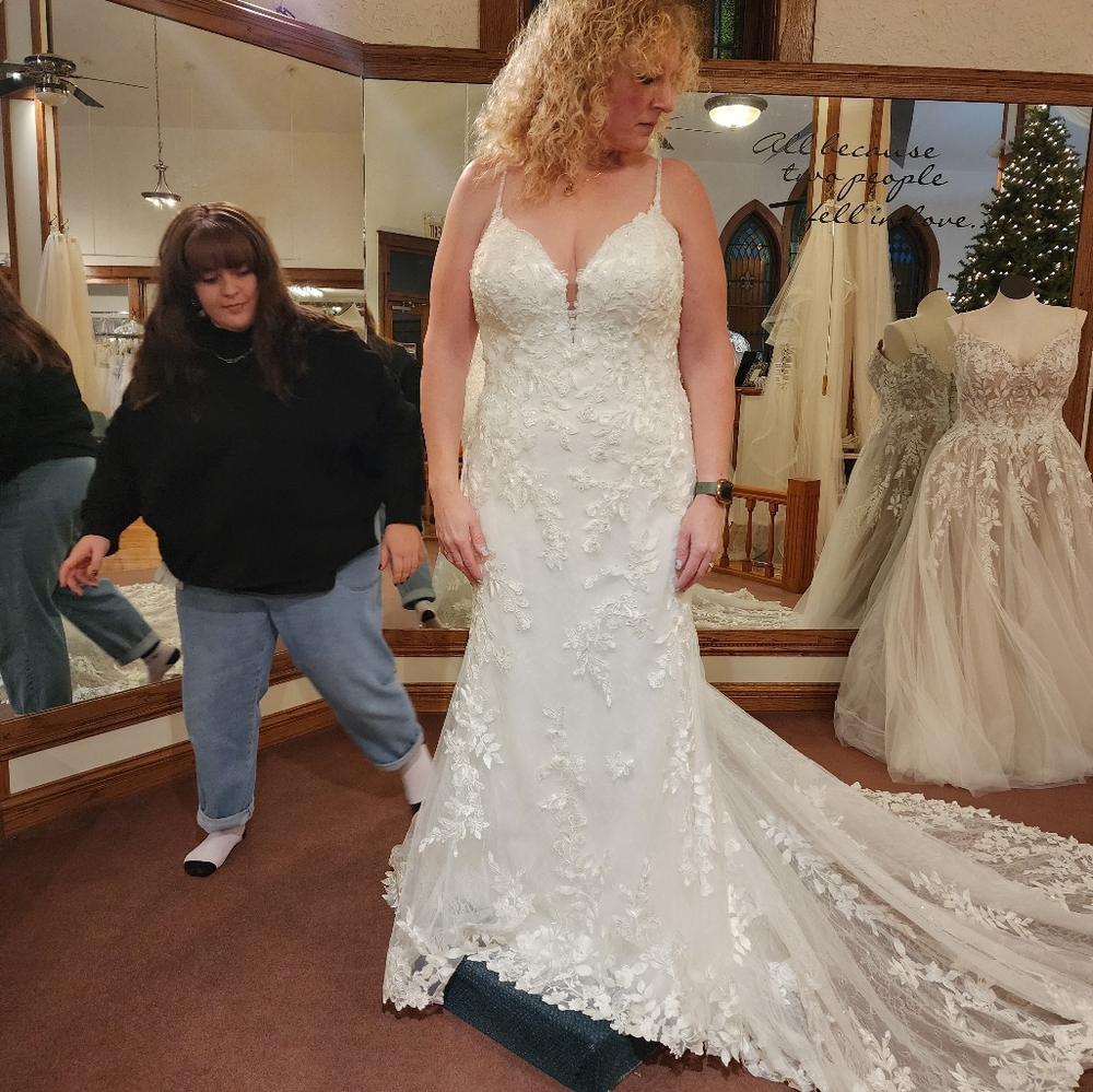 Wedding dress - Picture 9 of 11